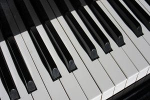 how to clean your piano keys